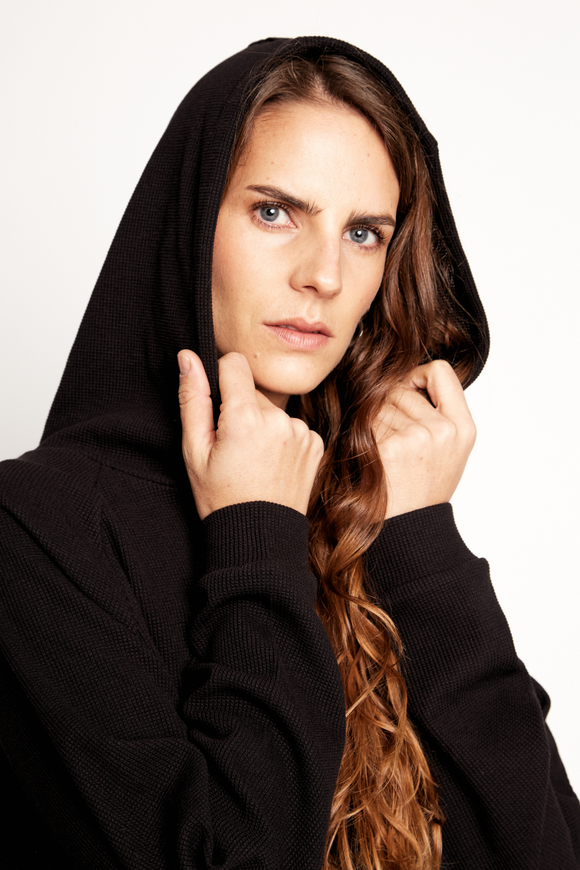 Polerón Sara Waffle Orgánico Negro Mujer