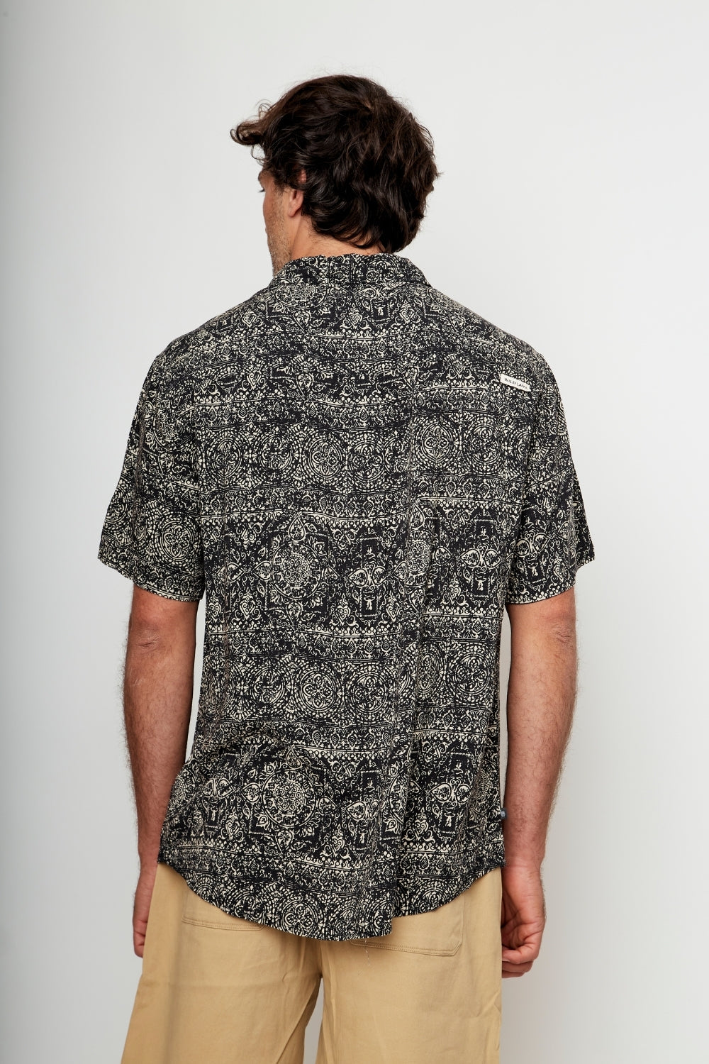 Guayabera Mero Tribal Negro Hombre ECOVERO™