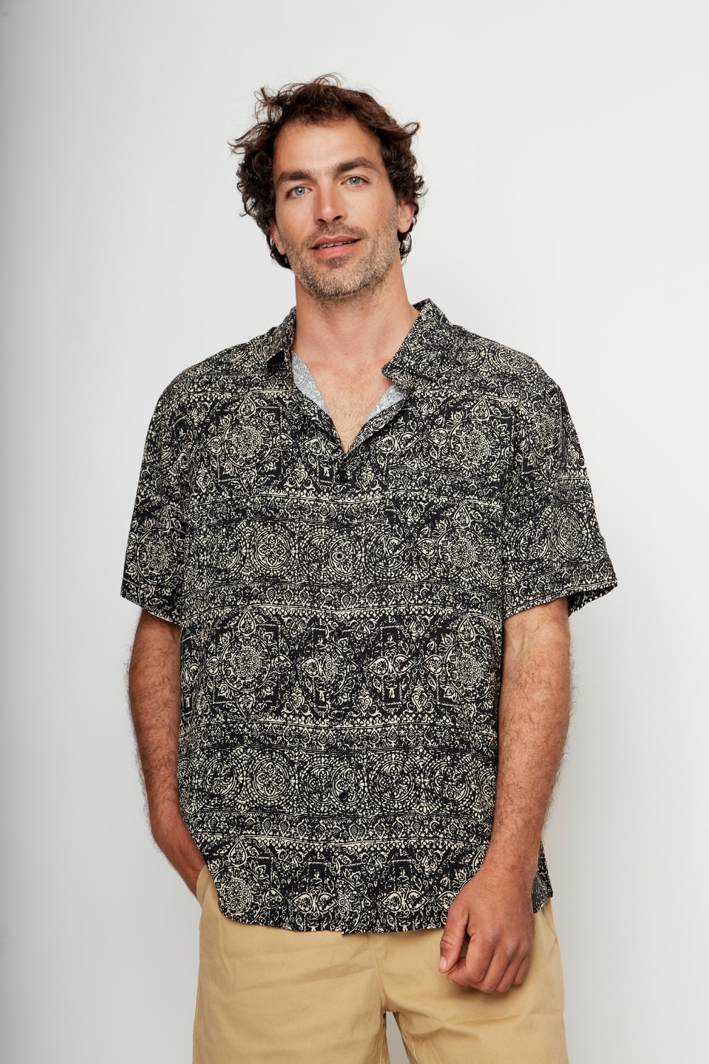 Guayabera Mero Tribal Negro Hombre ECOVERO™ - 0