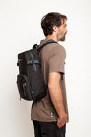 Mochila Travel Nera Reciclada Negra y Azul 16 Lts.-3