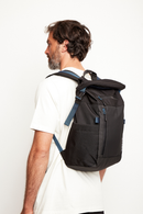Mochila Travel Oca Reciclada Negra y Azul 27 Lts.-2
