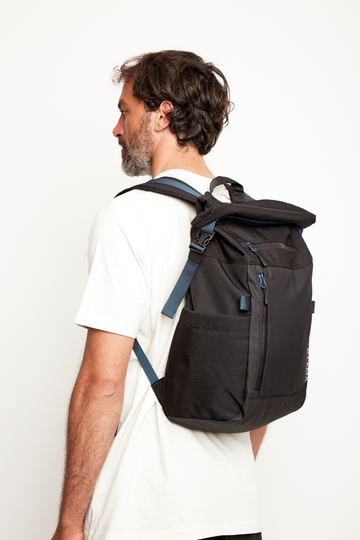 Mochila Travel Oca Reciclada Negra y Azul 27 Lts. - 0
