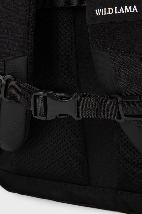 Mochila Travel Baku M Reciclada Negra 26L.