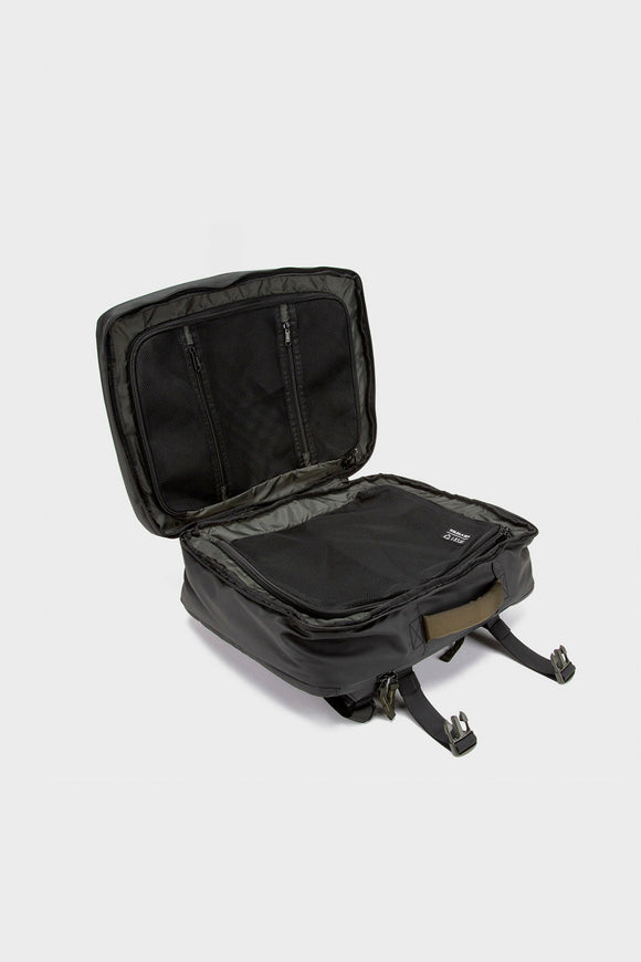 Mochila Travel Baku M Reciclada Negra 26L.