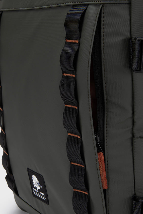 Mochila Travel Baku M Reciclada Verde 26 L.