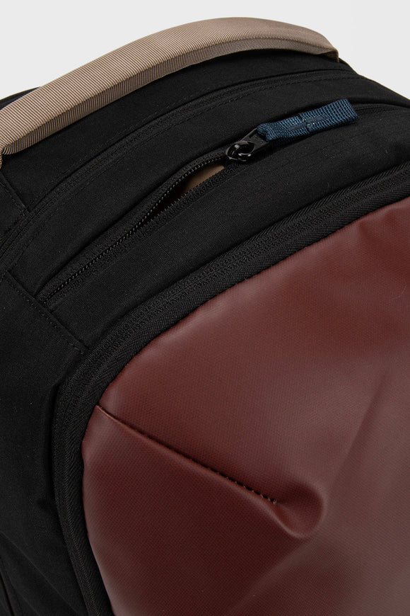 Mochila Travel Nala M Reciclada Burdeo 32L.