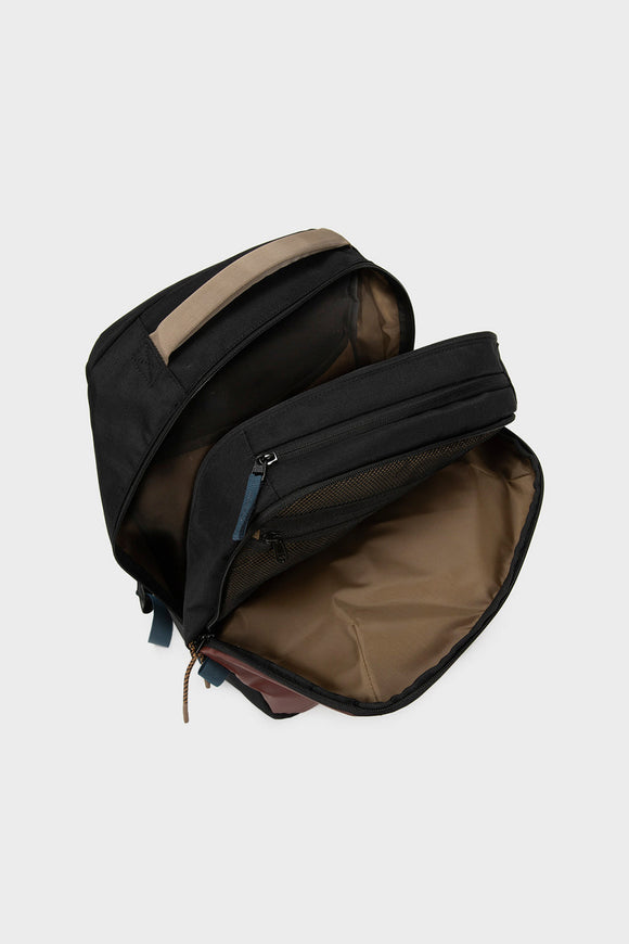 Mochila Travel Nala M Reciclada Burdeo 32L.