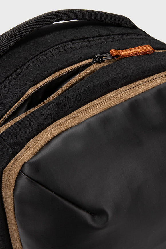 Mochila Travel Nala M Reciclada Negra 32L.