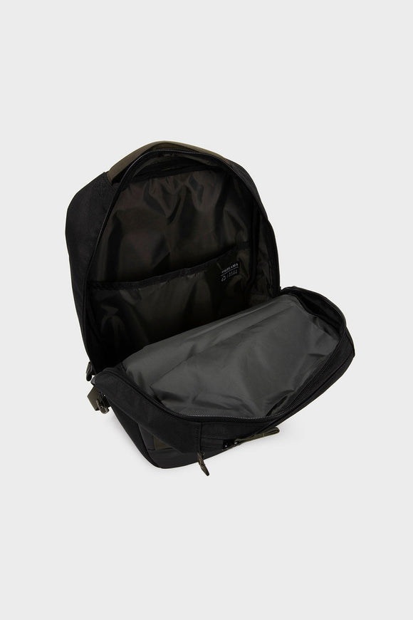 Mochila Travel Baku S Reciclada Negra 21L.