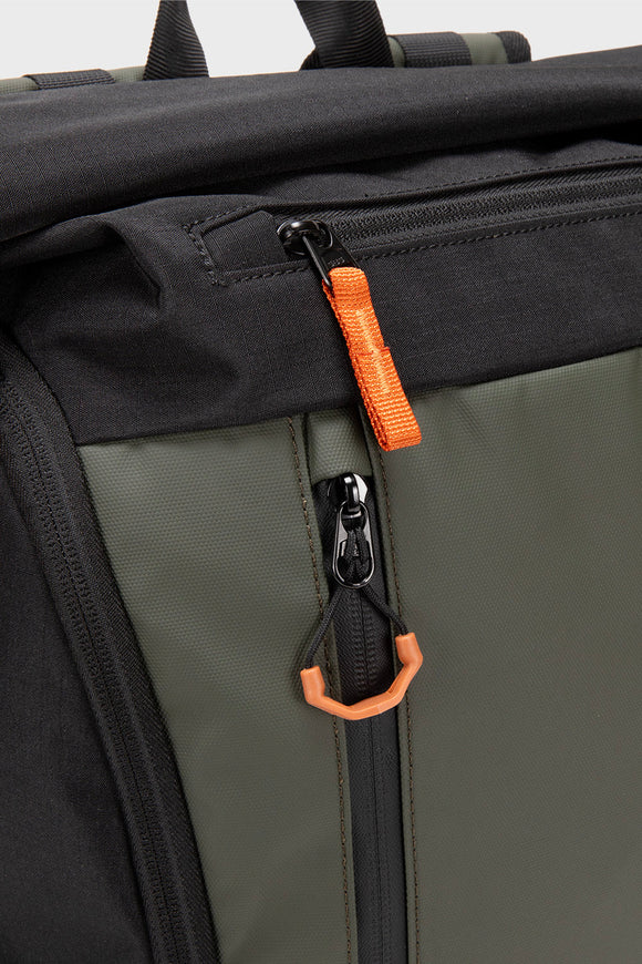 Mochila Travel Oca Reciclada Verde 24L.