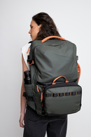 Mochila Travel Baku L Reciclada Verde 44L.-13