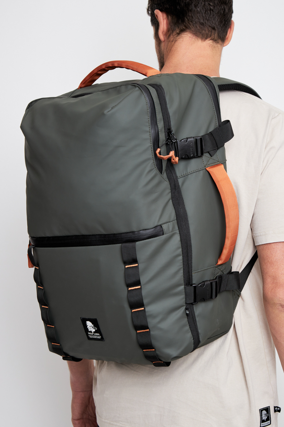 Mochila Travel Baku L Reciclada Verde 44L.