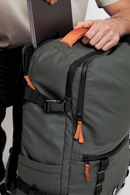 Mochila Travel Baku L Reciclada Verde 44L.-17