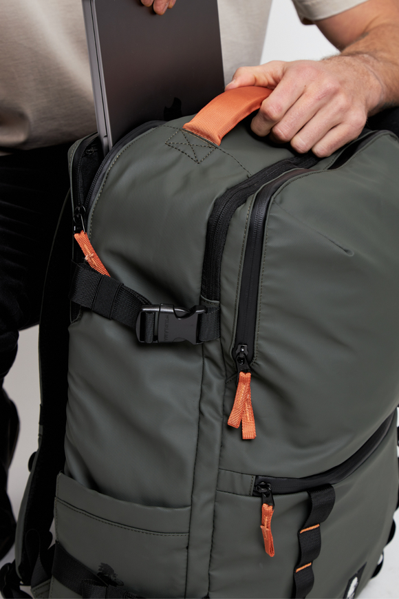 Mochila Travel Baku L Reciclada Verde 44L.