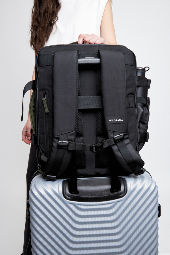 Mochila Travel Baku M Reciclada Negra 26L.