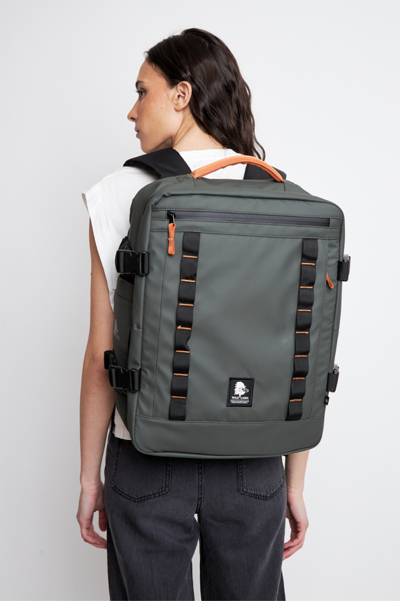 Mochila Travel Baku M Reciclada Verde 26 L.