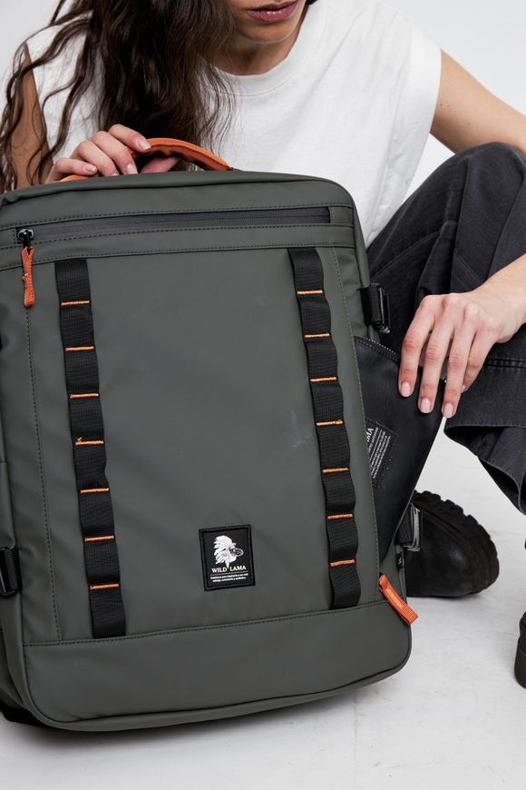 Mochila Travel Baku M Reciclada Verde 26 L.