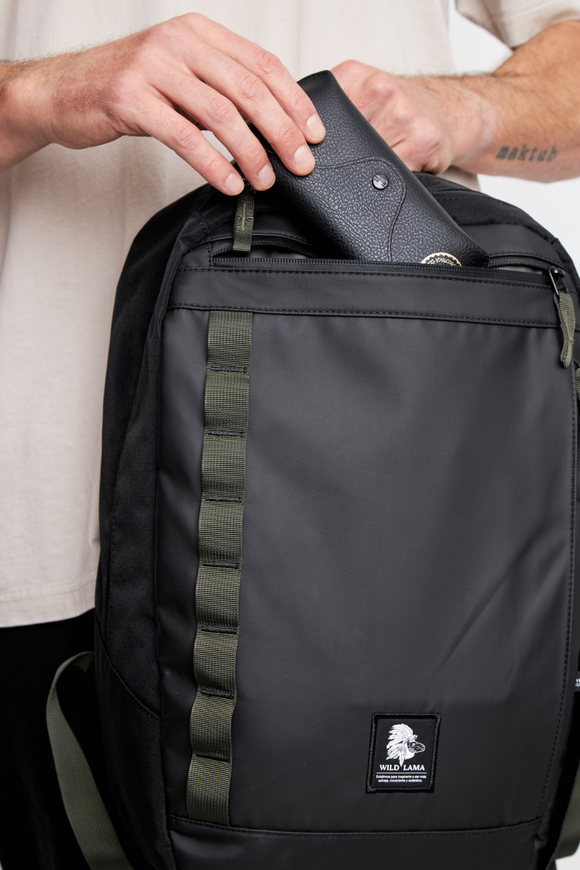 Mochila Travel Baku S Reciclada Negra 21L.