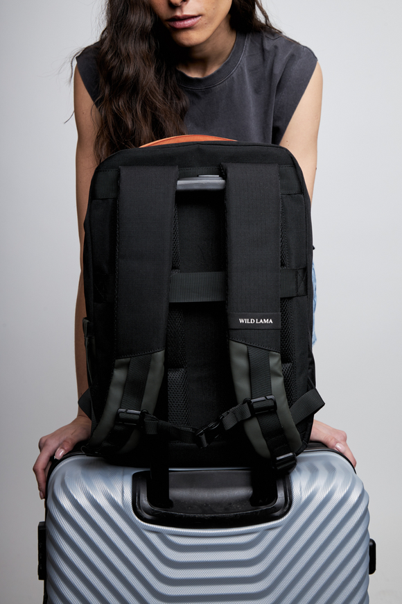 Mochila Travel Baku S Reciclada Verde 21L.