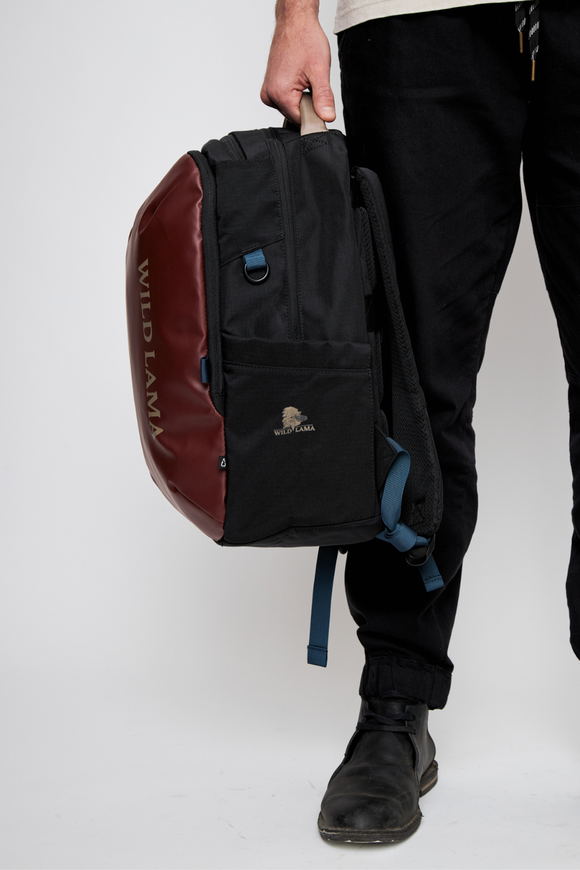 Mochila Travel Nala M Reciclada Burdeo 32L.