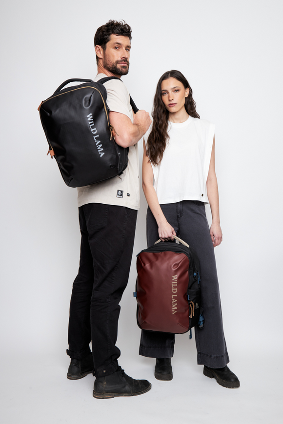 Mochila Travel Nala M Reciclada Burdeo 32L.