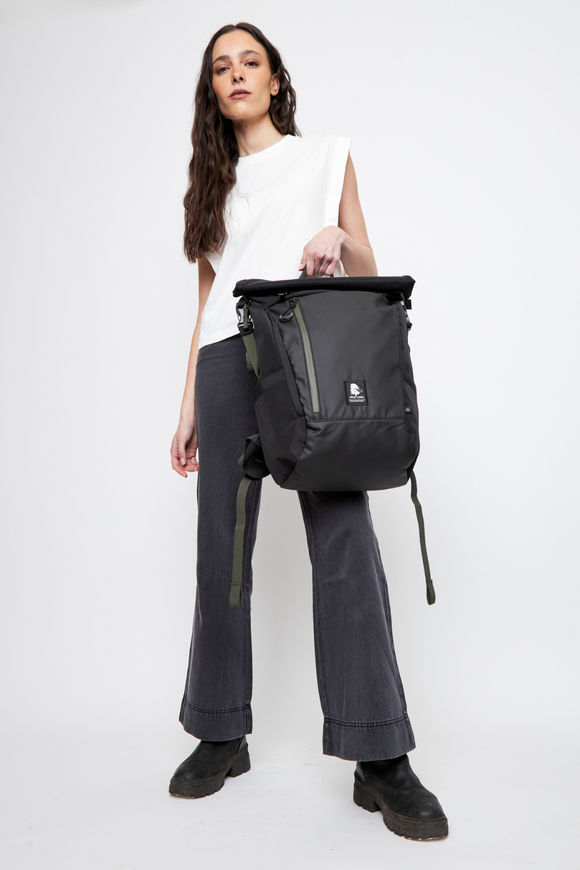 Mochila Travel Oca Reciclada Negra 24L.