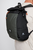 Mochila Travel Oca Reciclada Verde 24L.-13